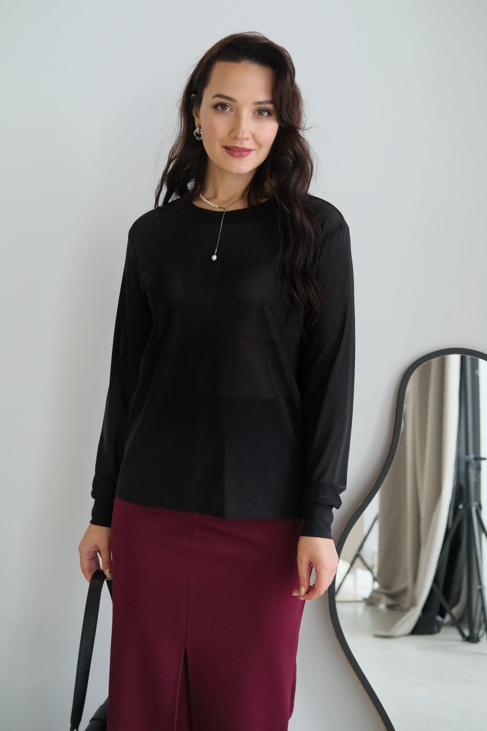 Лонгслив из черной сетки