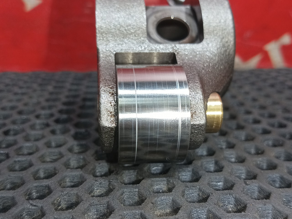 Коромысло впускного клапана 2024г.