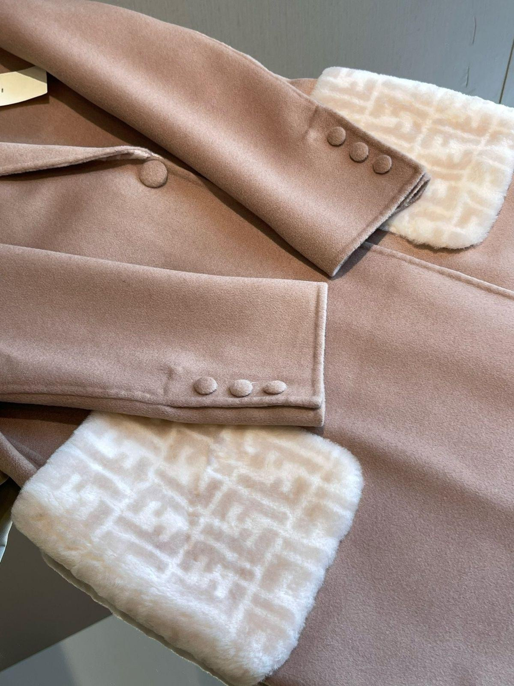 Пальто Fendi