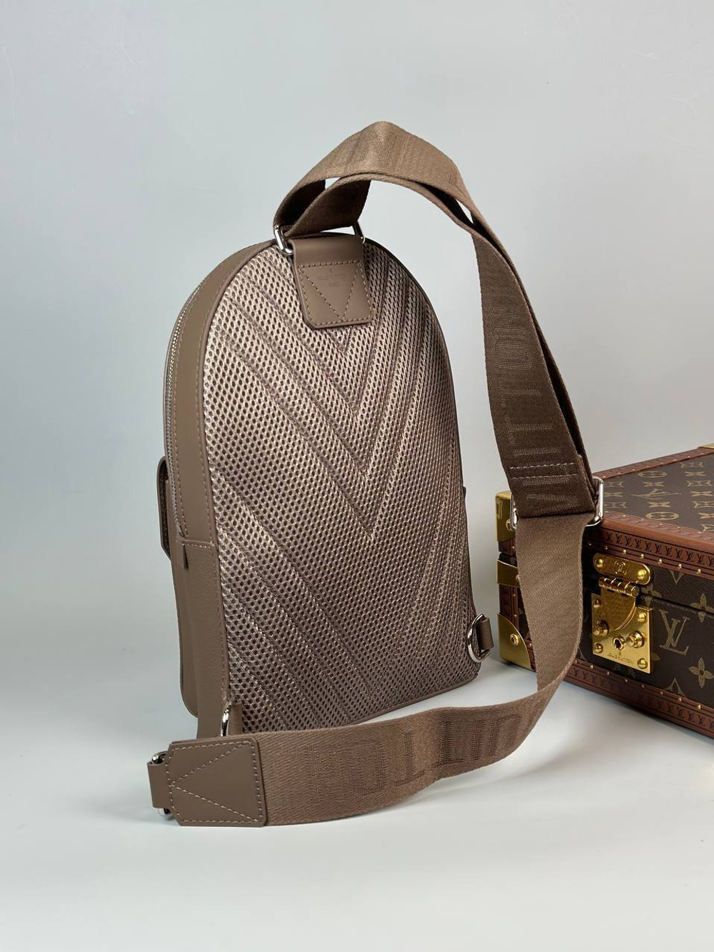Сумка-слинг Louis Vuitton, арт. 475156243