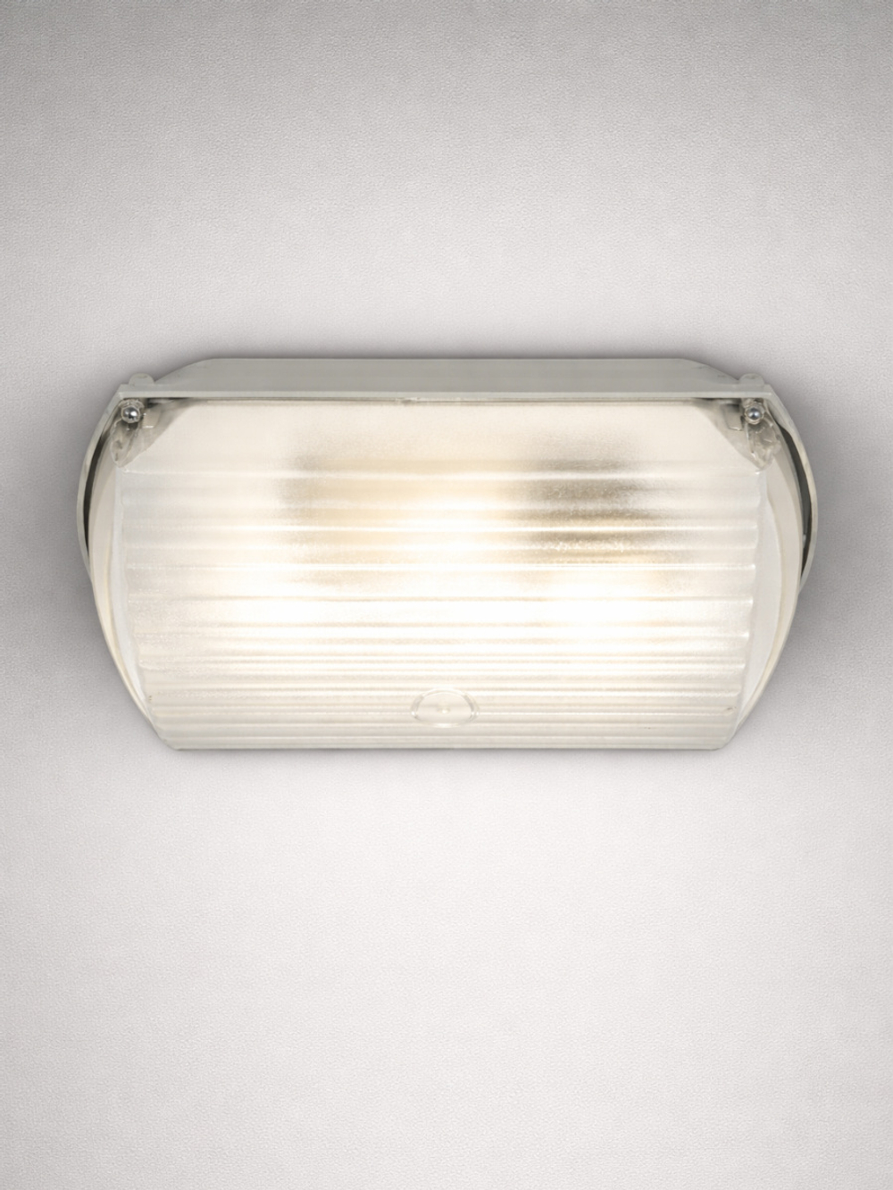 Влагозащищённый и ударостойкий светильник под большую лампу Е 27. IP54. 75 ватт. 220 В