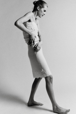 ZARA ВЯЗАНЫЙ ТОП С КРУЖЕВОМ И ВЫШИВКОЙ, ЭКРЮ