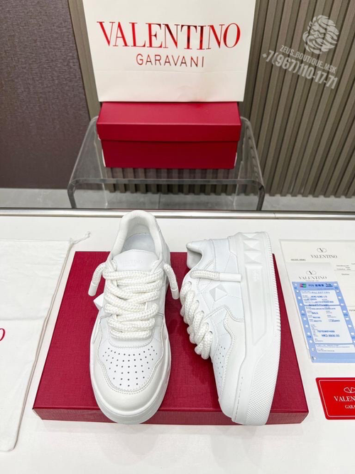 Кроссовки Valentino