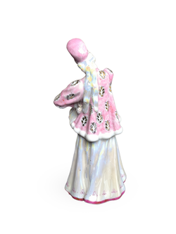 Фарфоровая статуэтка "Лебёдушка" в розовой шубке (Дулево)