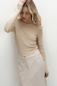 Лонгслив с V-образным вырезом