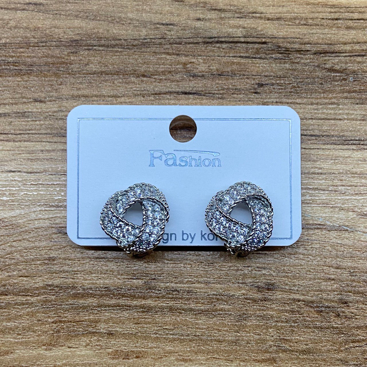 Клипсы Треугольник плетенка 3 полоски циркон в 2 ряда металл серебристый