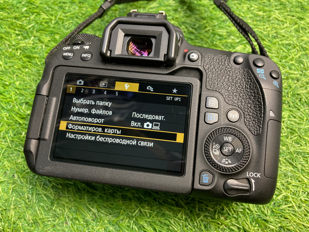 Canon EOS 77D (6.300 кадров)