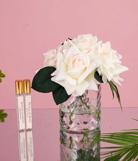 Букет бледно-розовых французских роз в прозрачной вазе "ёлочка", Cote Noire