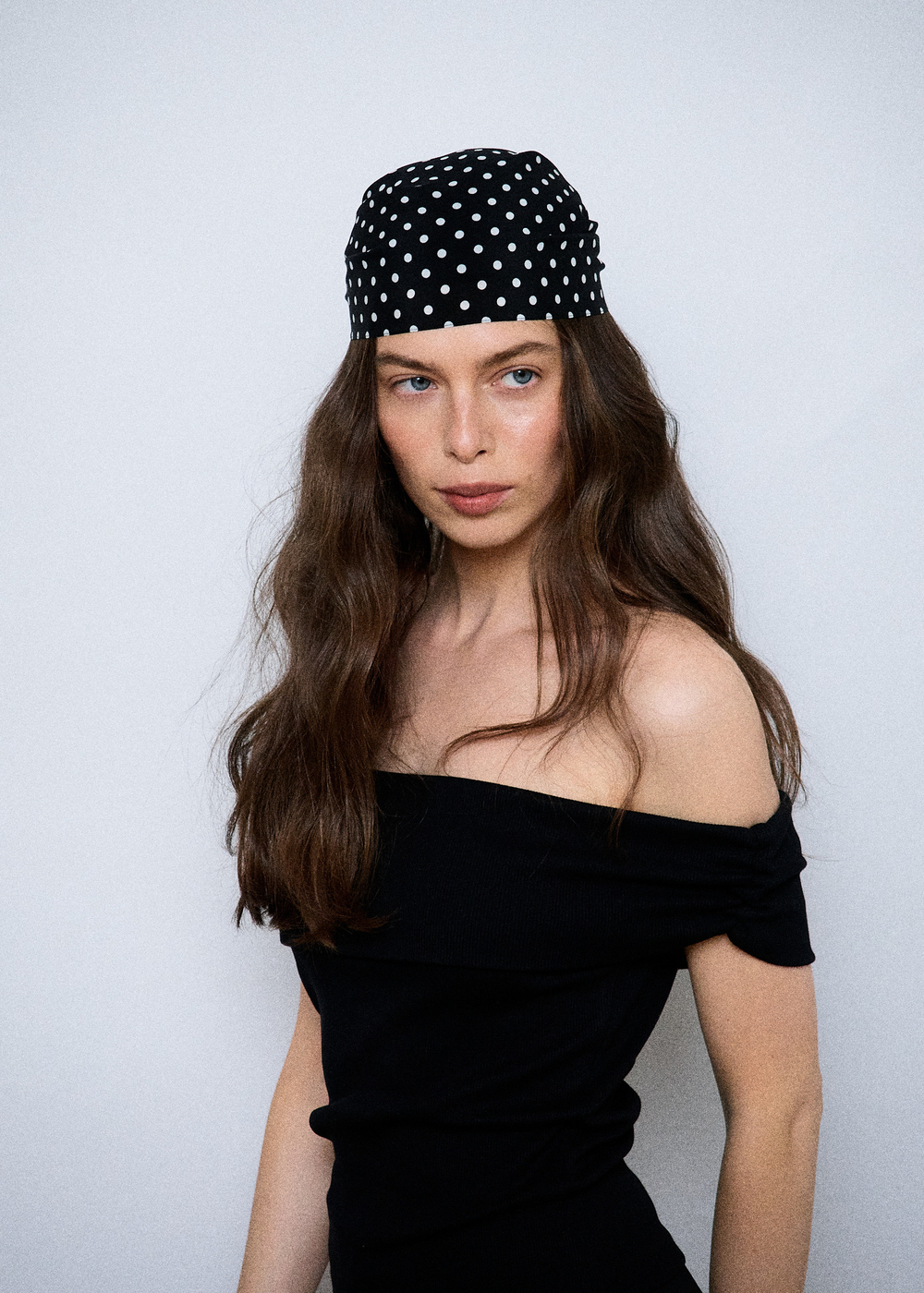 Косынка из шелка в горошек