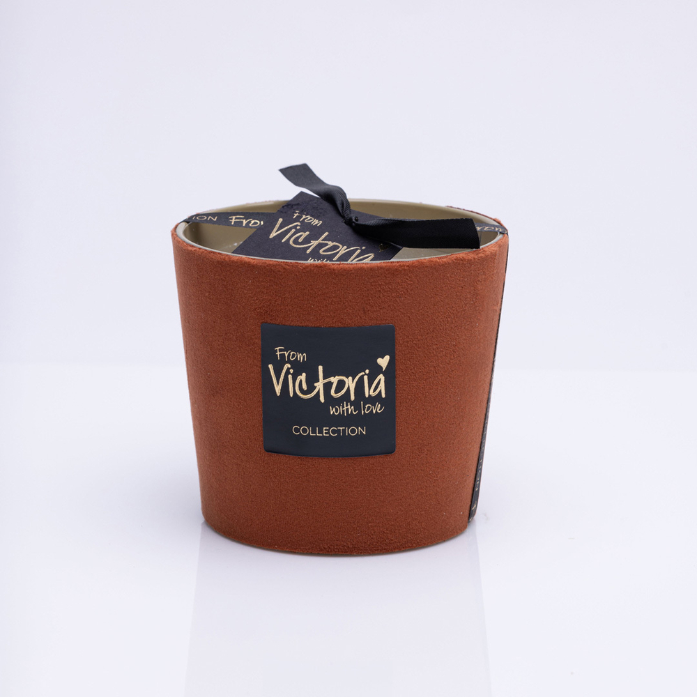 Свеча ароматическая 400г Victoria with Love Velvet cognac