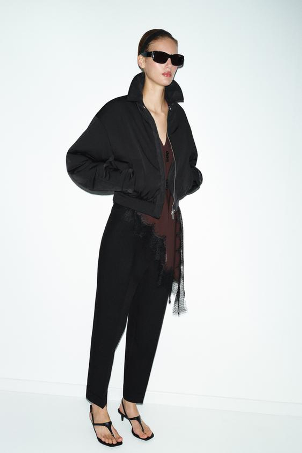 ZARA БРЮКИ С ЗАЩИПАМИ И ОТВОРОТАМИ СНИЗУ, ЧЕРНЫЙ