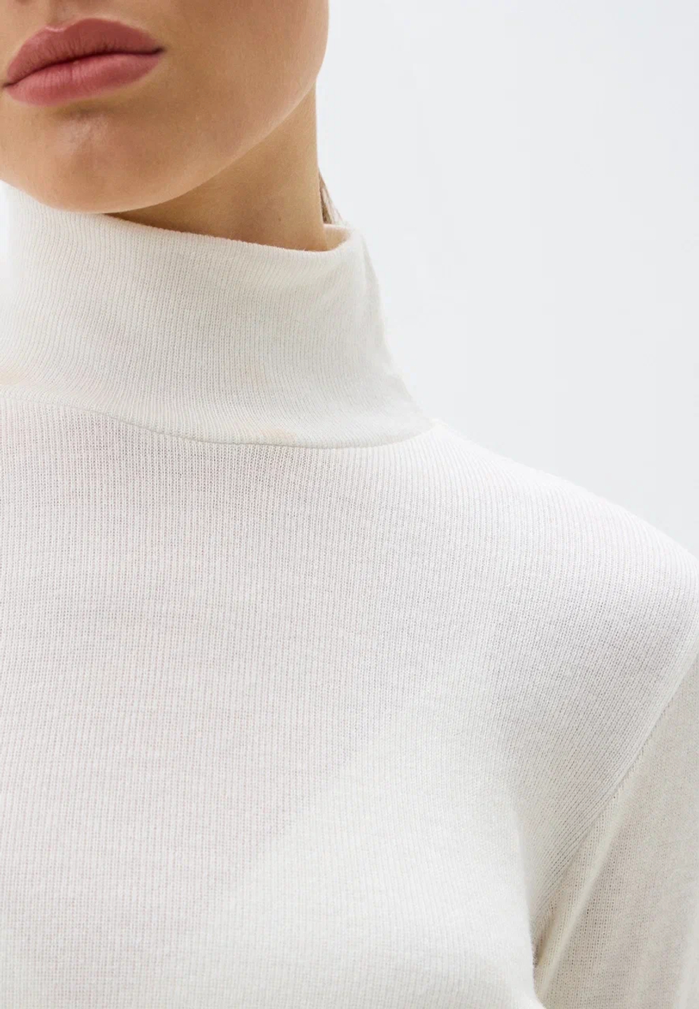 Водолазка в рубчик с кашемиром, цвет молочный