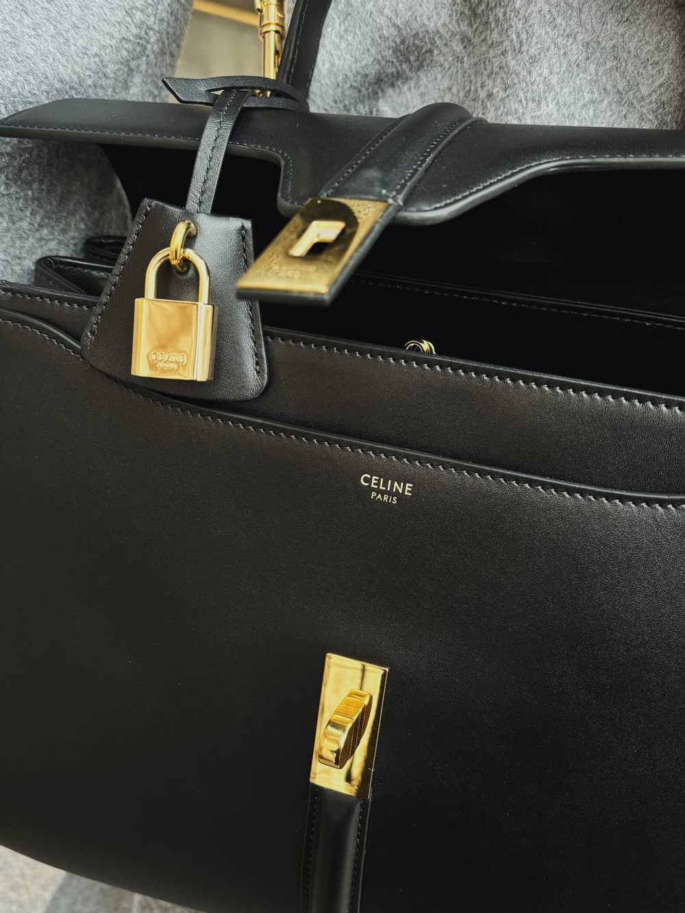 Celine Classique 16