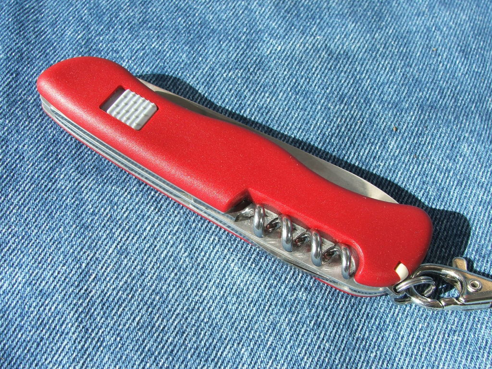 Нож Victorinox Picknicker красный, 0.8853