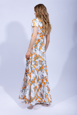 Женское дизайнерское платье белого цвета с оранжевым цветочным узором