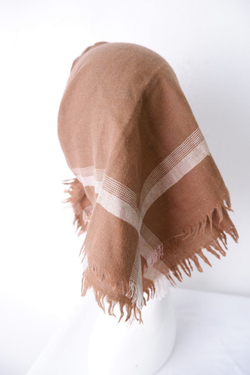 Косынка светлого оттенка