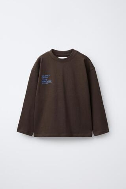 ZARA ФУТБОЛКА С КОНТРАСТНЫМ ТЕКСТОВЫМ ПРИНТОМ, ШОКОЛАДНЫЙ