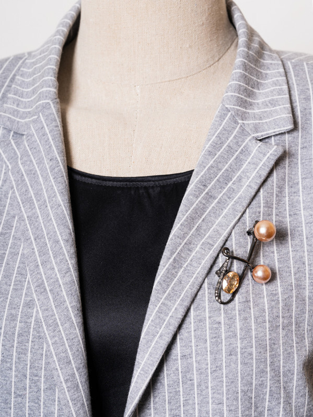 30061050 Брошь Chance