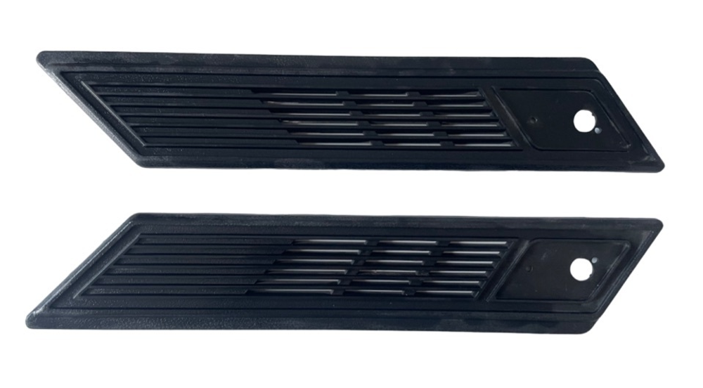 Решетки вентиляции салона (задней стойки) Волга 31029