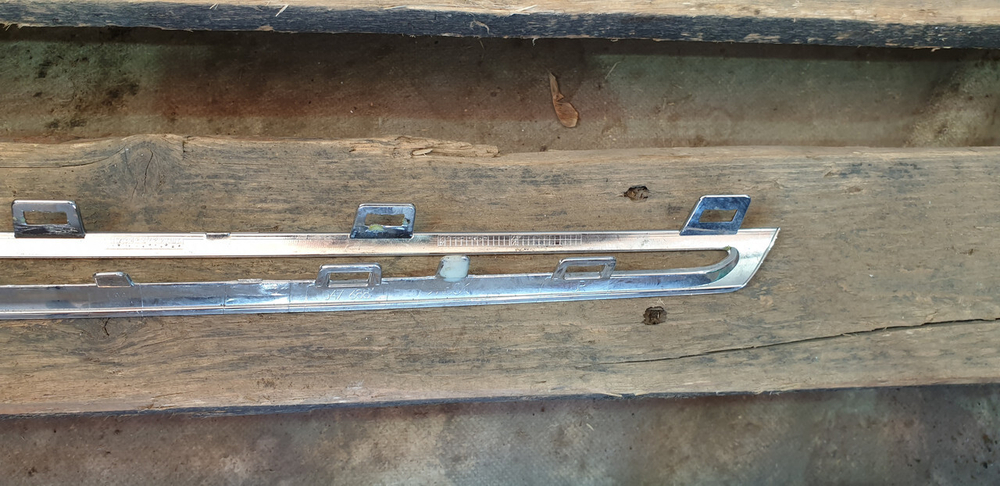 Молдинг решетки радиатора Mercedes GLC (X253) 15-19 Б/У Оригинал A2538880485