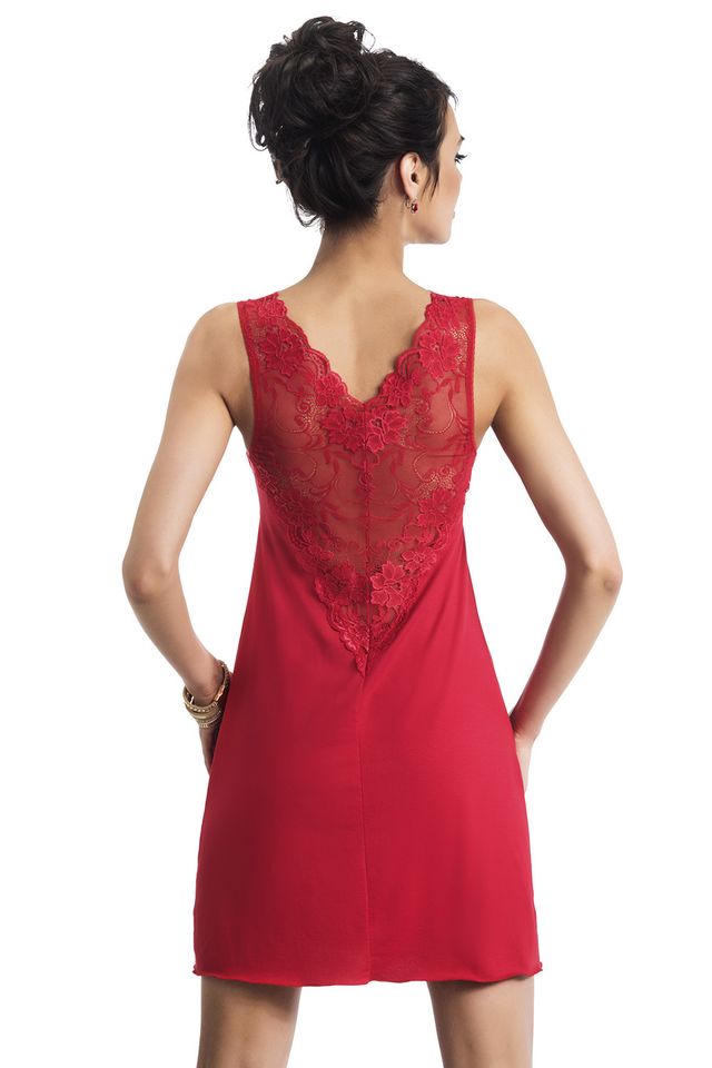 Короткая красная женская сорочка из вискозы с ажурным кружевом