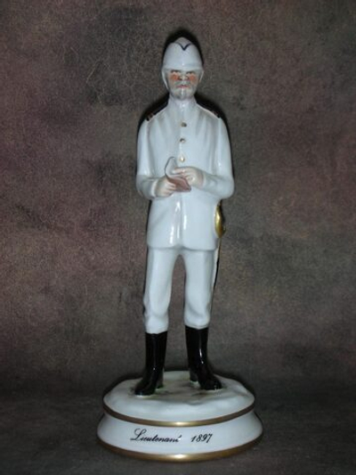 Фарфор. Статуэтка. Солдат Лейтенант 1897. Michael Sutty. Англия