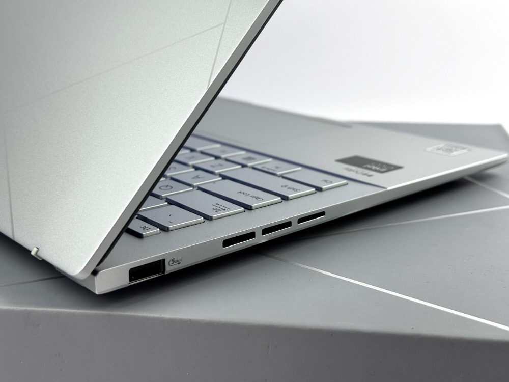 Новый ноутбук ASUS Zenbook UX3402MA185 Ultra 9 185H/32Gb/1Tb/2.8K/120Hz/OLED/Win11/Русско-Английская клавиатура