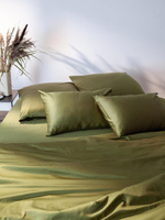 Простыня на резинке из премиального сатина оливкового цвета из коллекции essential, 200х200х30 см