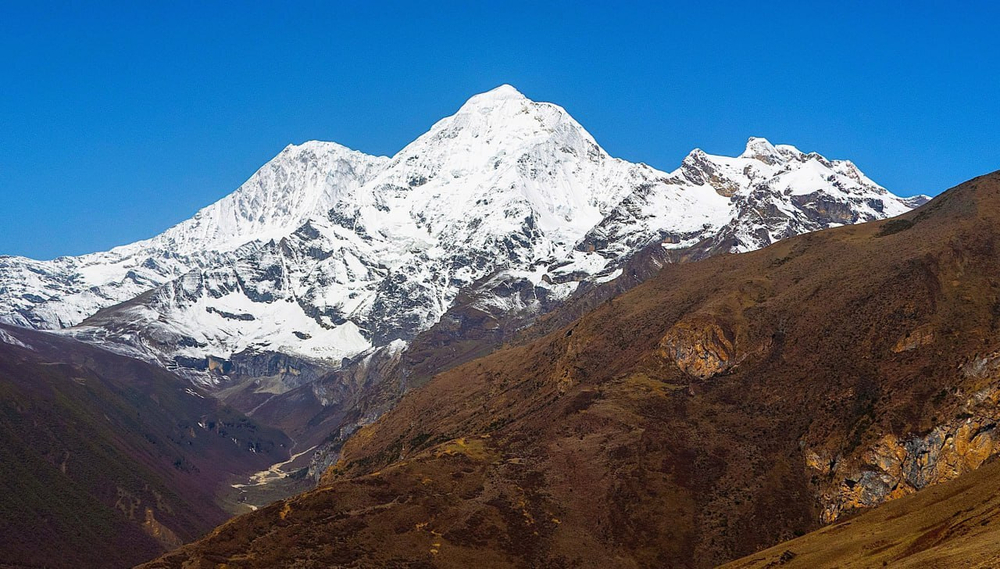 Тери Канг: забытый исполин Бутана, почему одна из высочайших вершин Гималаев остаётся в тени?