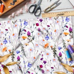 Ткань ниагара колокольчики, одуванчики и клевер на белом фоне