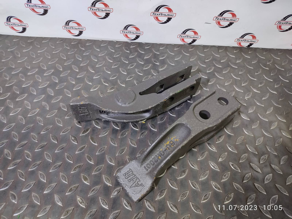 Зуб болтовой BU-OH2001 центральный CASE 580