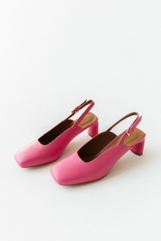 Босоножки из кожи с закрытым носом, розовый