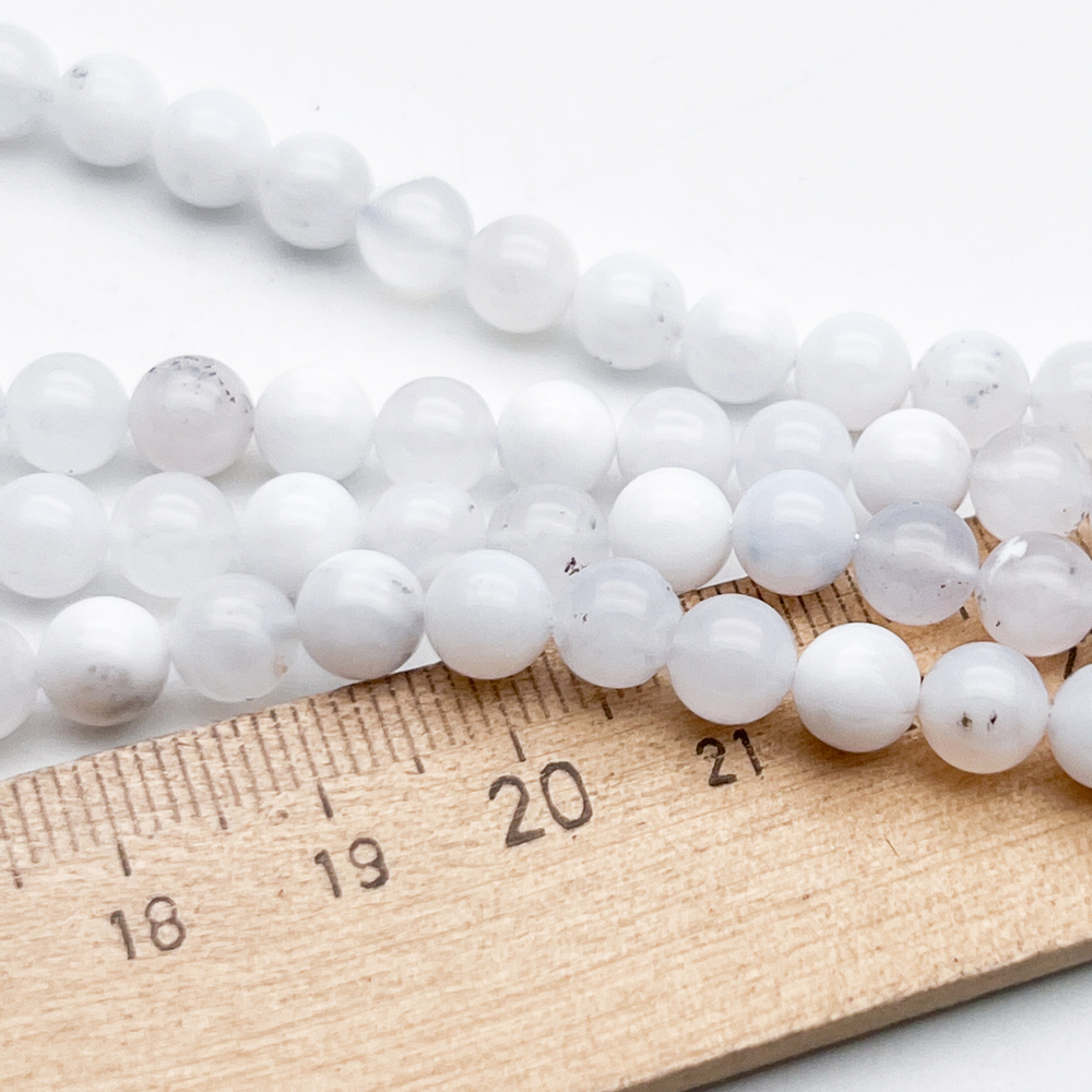 Опал белый бусины, диаметр 6,4-6,6 мм, цена за 14-15 шт (1/4 нити)