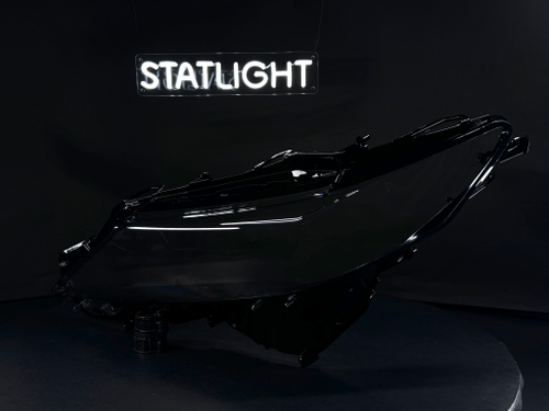 Левое стекло фары Toyota Camry XV70 рест 2017-2020