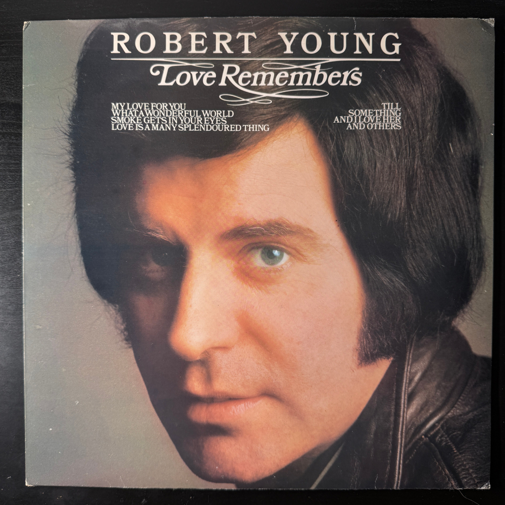 Robert Young ‎– Love Remembers (Англия 1972г.)