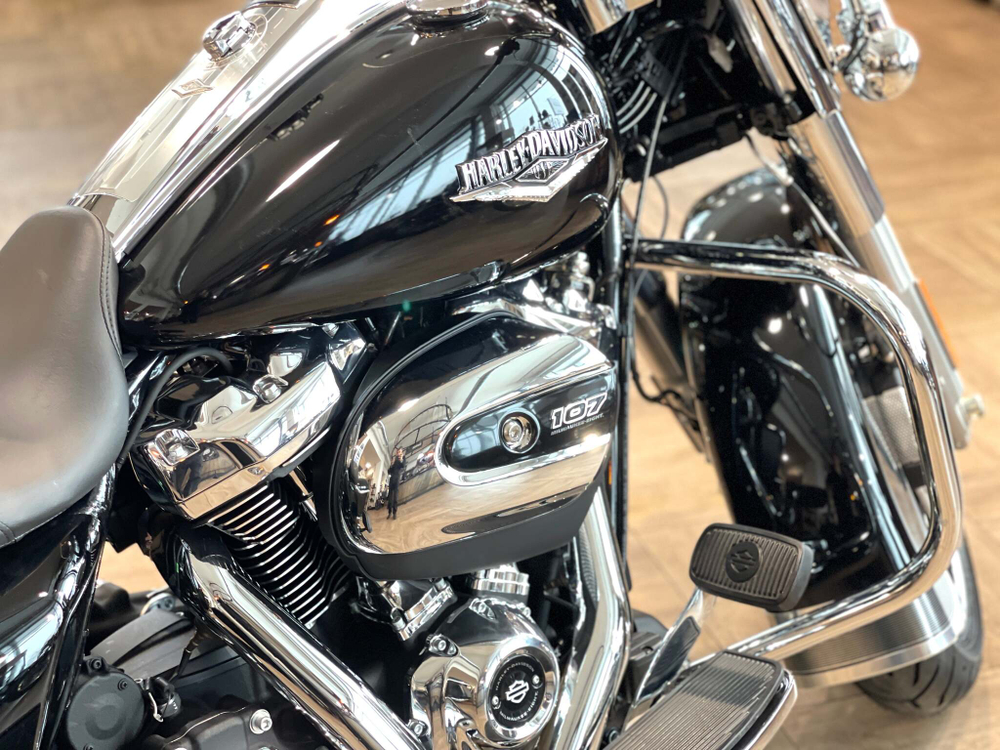Road King Harley-Davidson 2021 Vivid Black