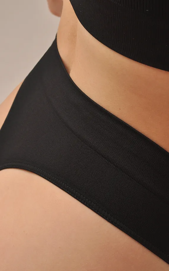 Трусы-стринги PE044 Nero