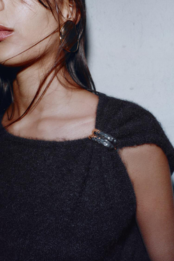 ZARA ТОП С БРОШЬЮ И РУКАВАМИ «КРЫЛЫШКО», ЧЕРНЫЙ