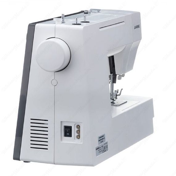Швейная машина Janome 1522DG