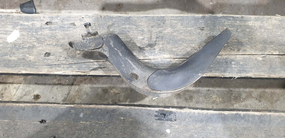 Кронштейн подножки Lexus LX 3 (LX 570)  Б/У Оригинал