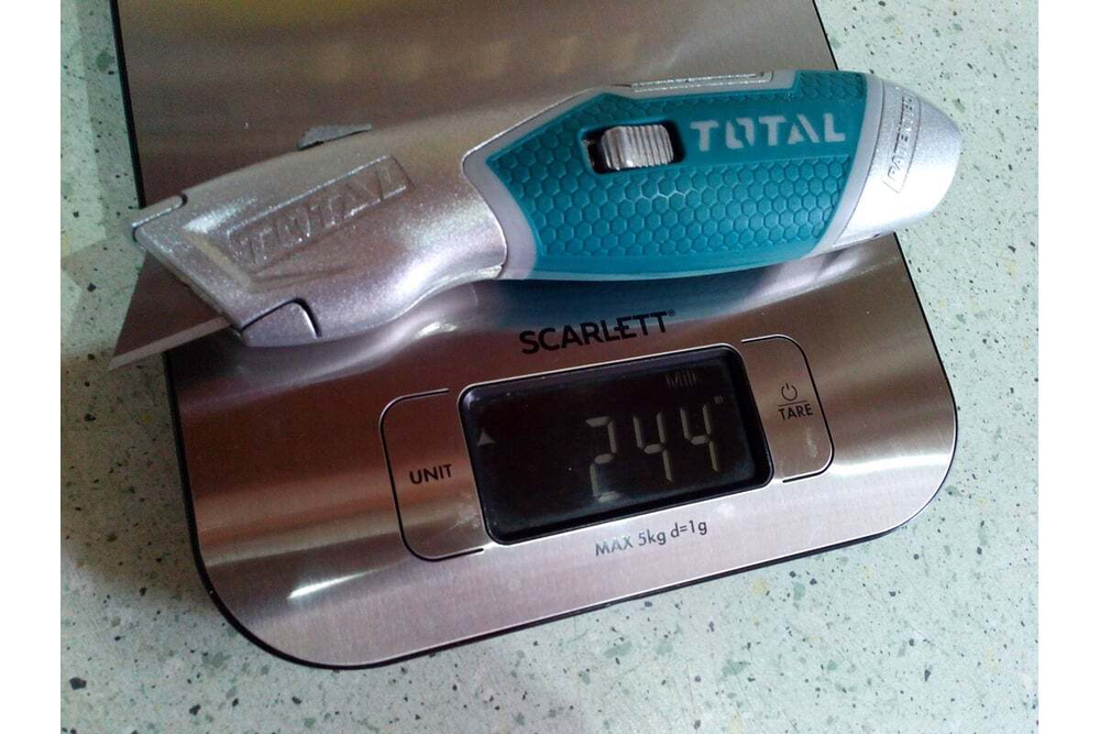 Нож с выдвижным трапециевидным лезвием TOTAL TG5126101