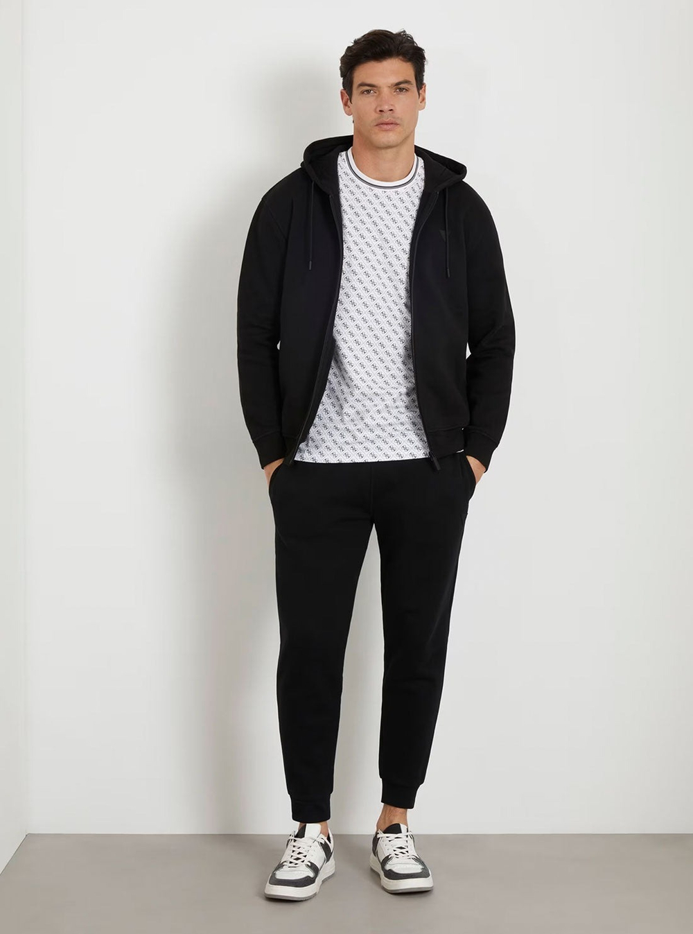 Футболка мужская GUESS