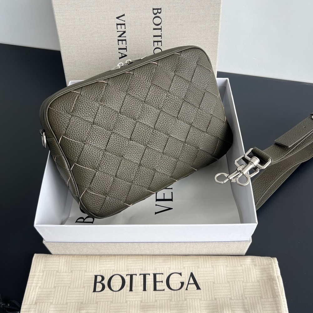 Bottega Veneta Medium Camera Bag  29 cm