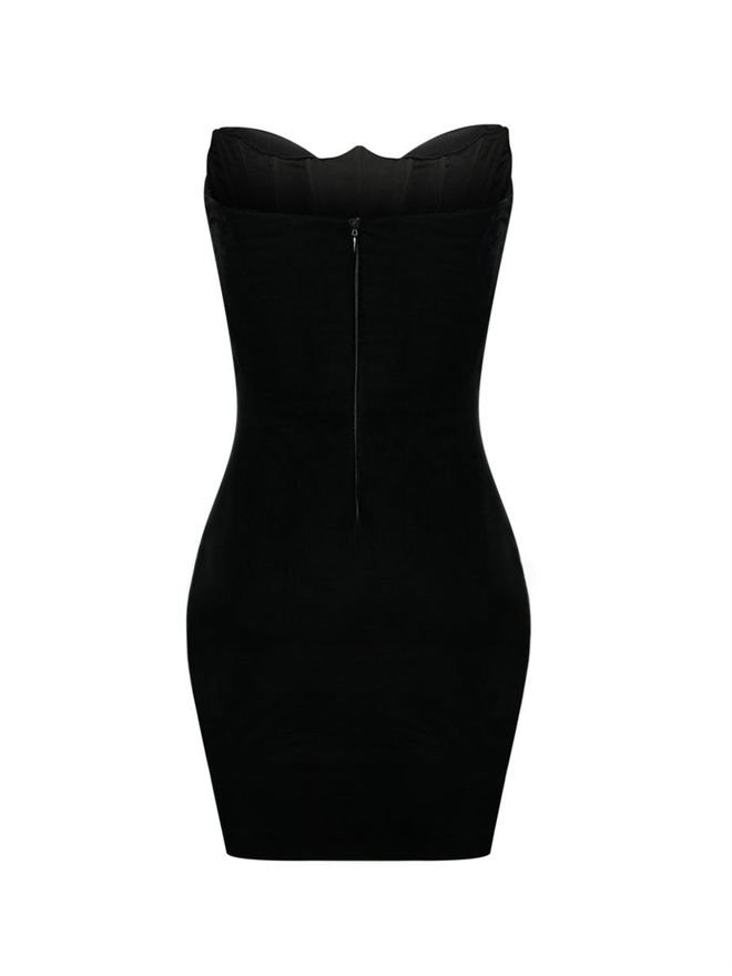 Черное мини-платье с декольте из кристаллов