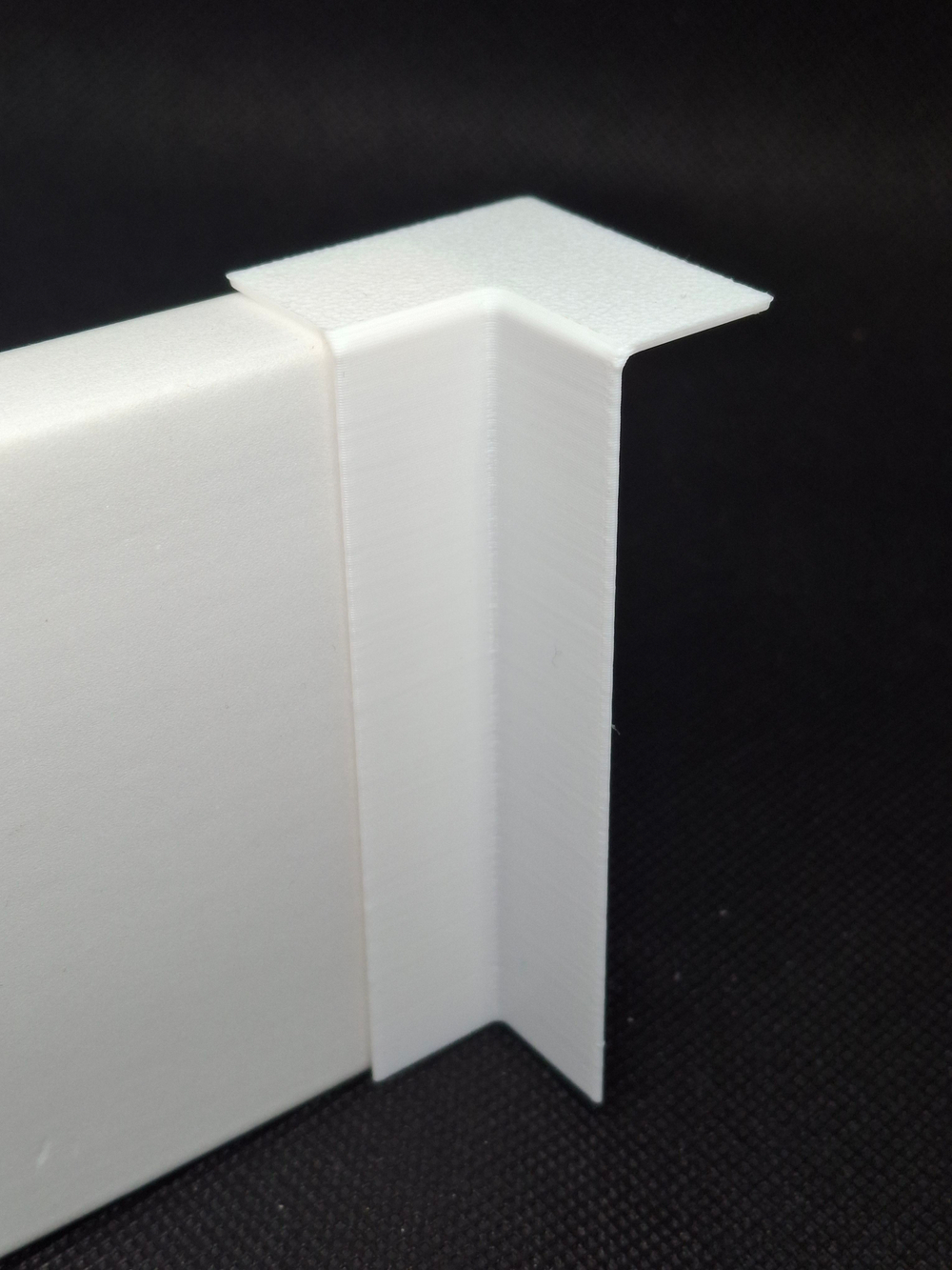 Внутренний угол для плинтуса с прямым профилем 66*13мм - 4 шт.