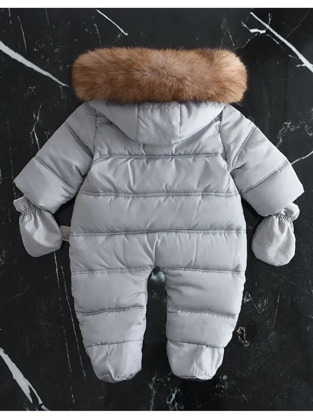 Зимний комбинезон для новорожденного