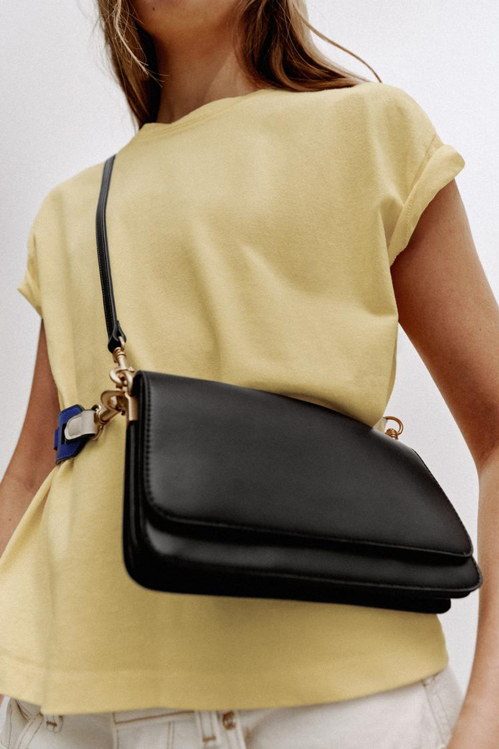 ZARA СУМКА С ДЕКОРАТИВНЫМ РЕМНЕМ, ЧЕРНЫЙ