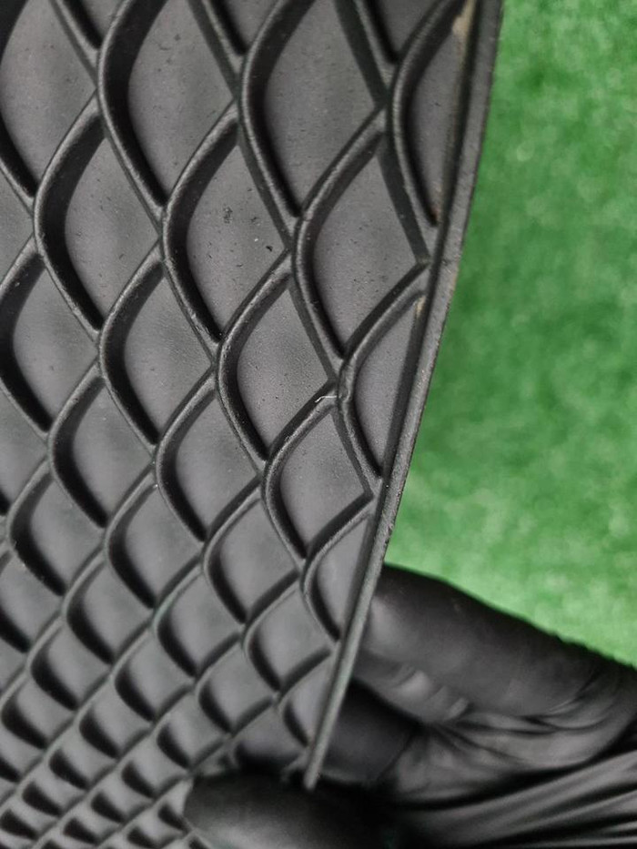 Решетка переднего бампера Mercedes E W213 (16-21)