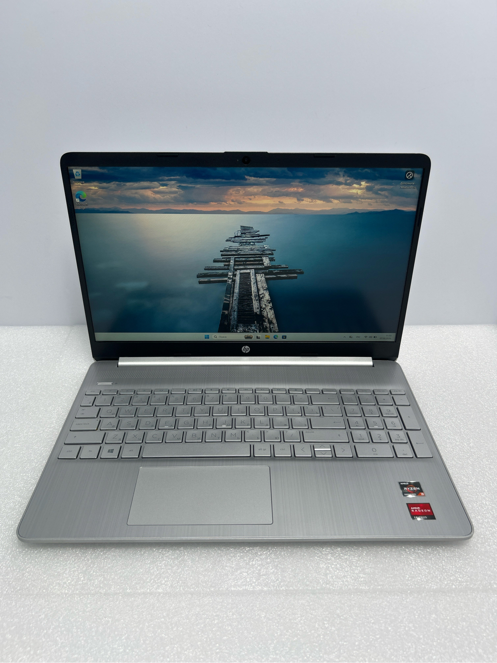 Ноутбук HP 15s-eq2016ur (3B4T4EA) 15.6"/AMD Ryzen 3 5300U/RAM 8 GB/SSD 512 GB/AMD Radeon Graphics/1920x1080/IPS/Windows 10/Подсветка кл-ры: нет/серебристый. Состояние: Уценка/большой след. на матрице от клавиатуры/не ориг. коробка