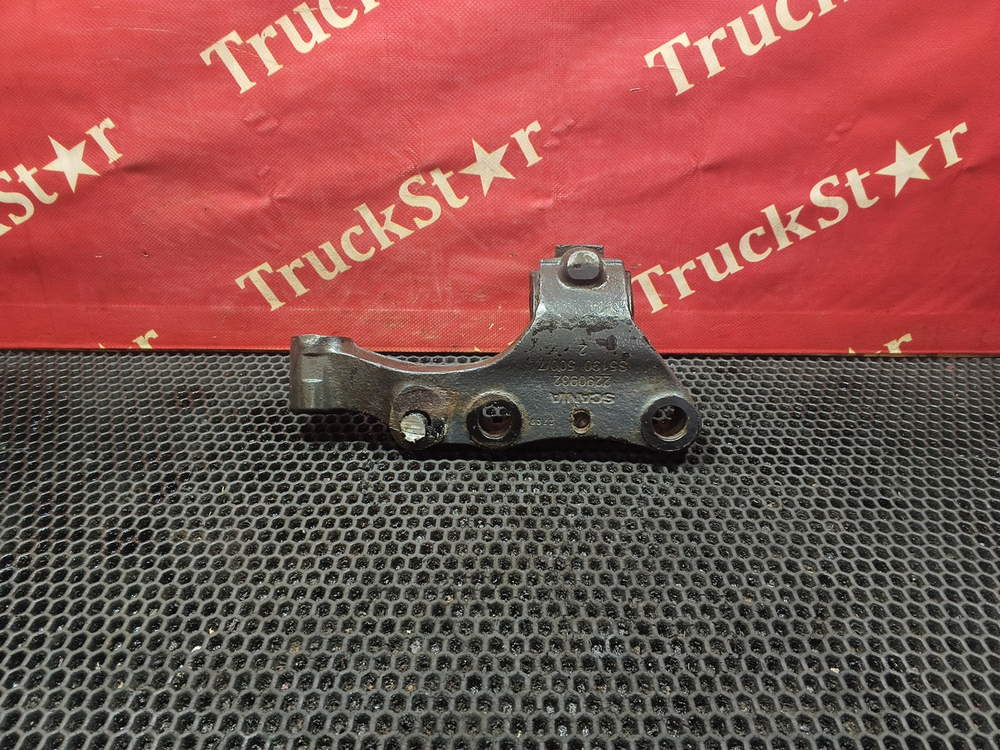 Кронштейн амортизатора нижний левый 2019г